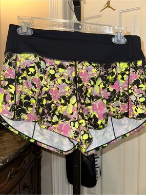 Lululemon speed ups size 6 4 inch